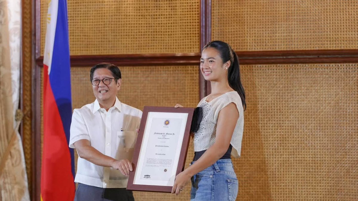 Alex Eala smiling as Philippine President Ferdinand Marcos Jr. hands her a framed award at Malacañang in July 2026