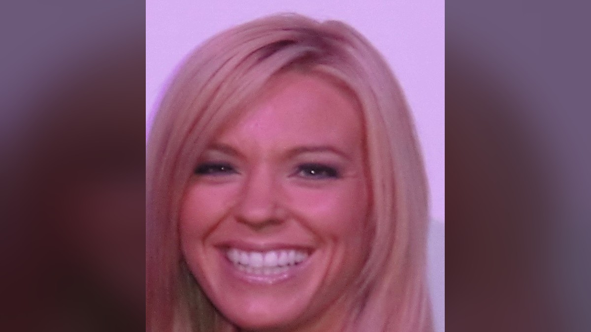 Kate Gosselin smiling in a close-up portrait