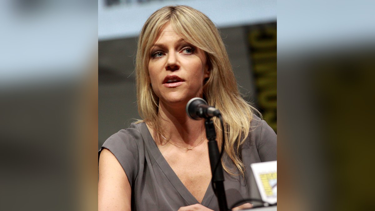 High Potential star Kaitlin Olson speaking into a microphone at Comic-Con