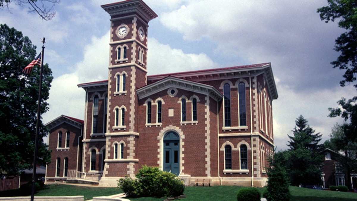 The Jennings County Courthouse and its front lawn in Vernon, Indiana