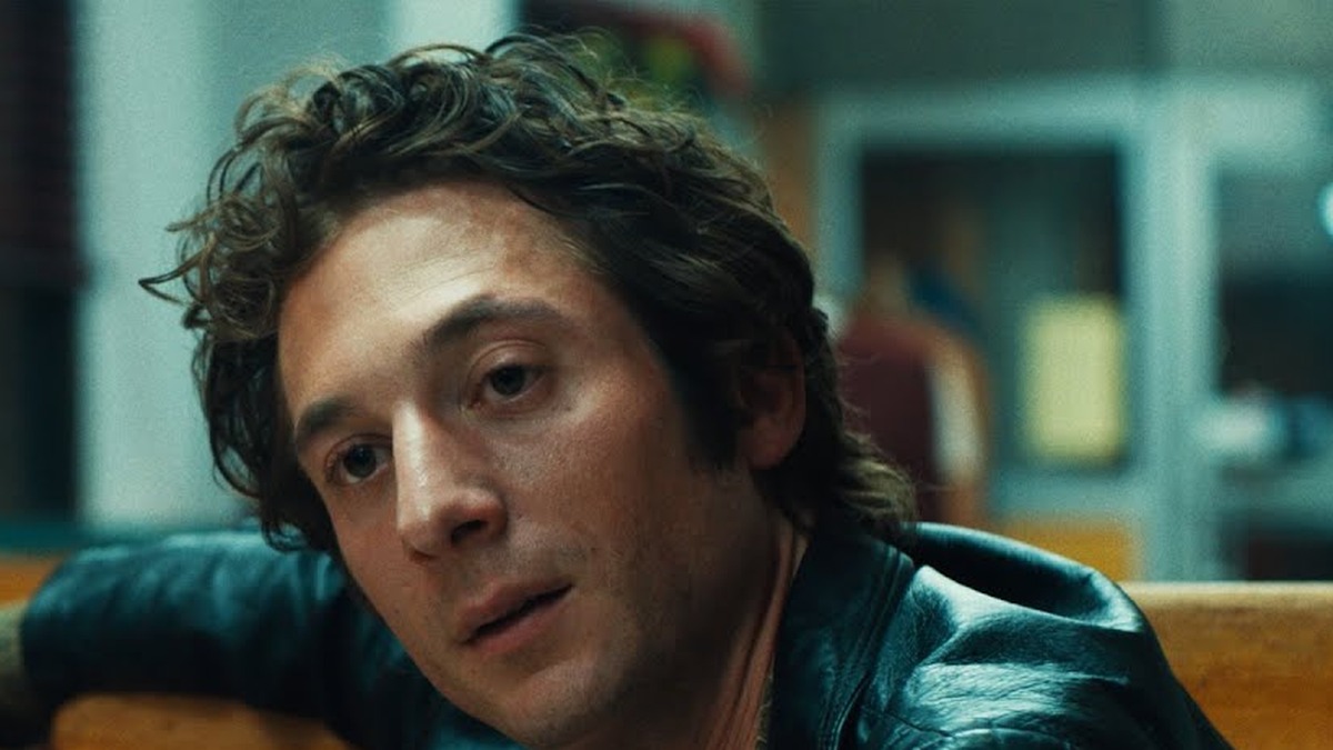 Jeremy Allen White sitting in a diner booth