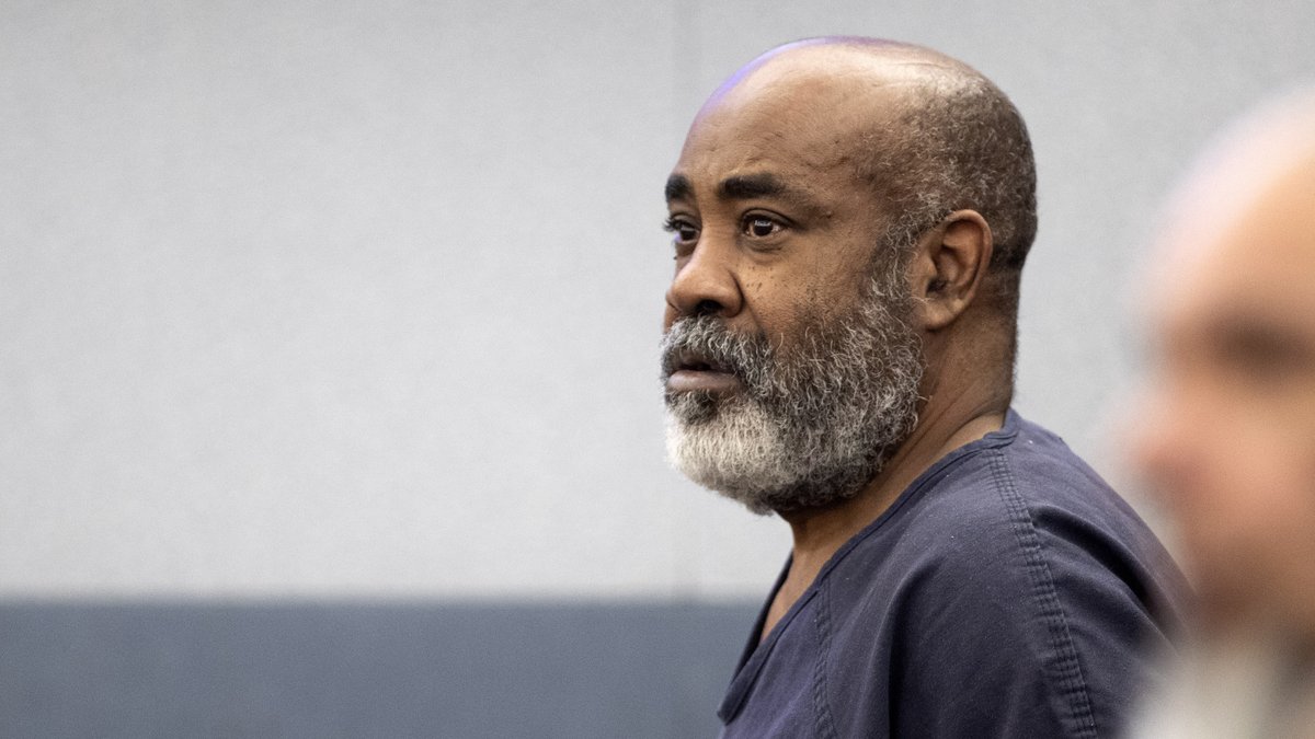 Duane Davis in a navy jail uniform looking left in a Las Vegas courtroom