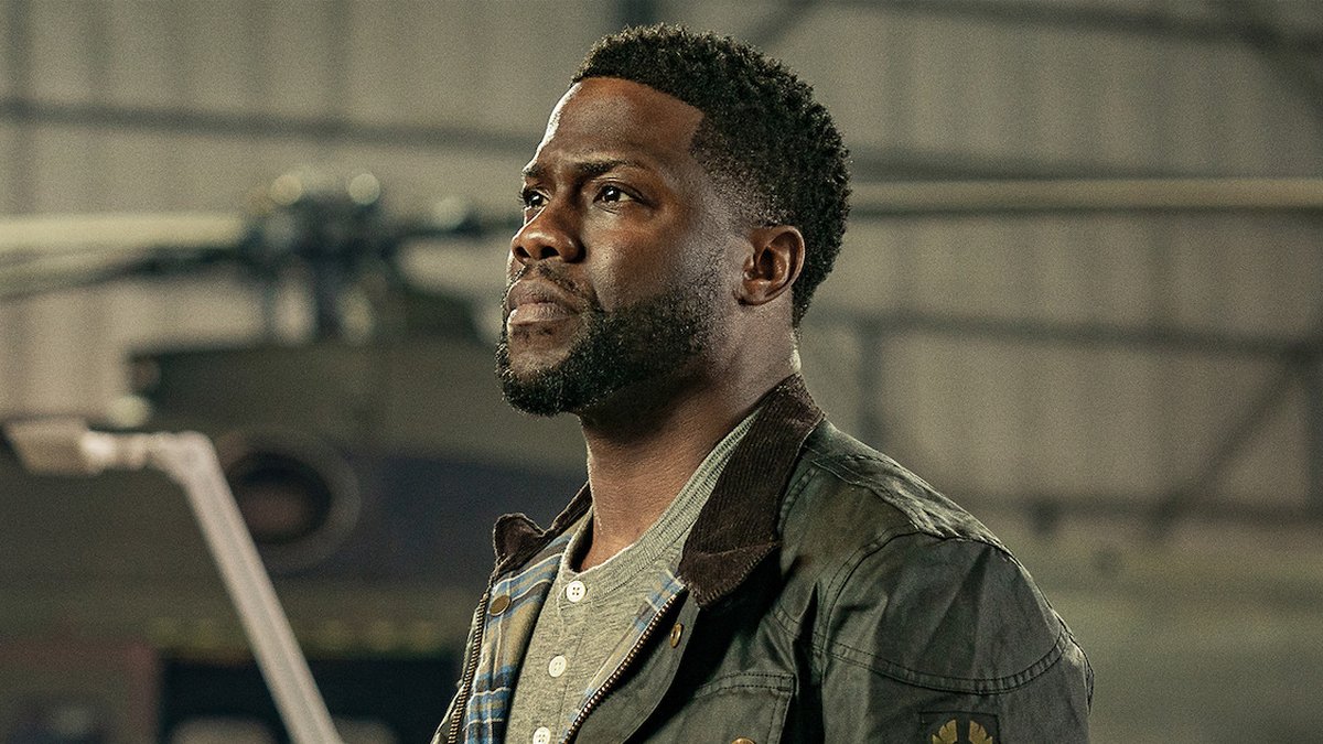 Kevin Hart in a still from the Netflix film Lift