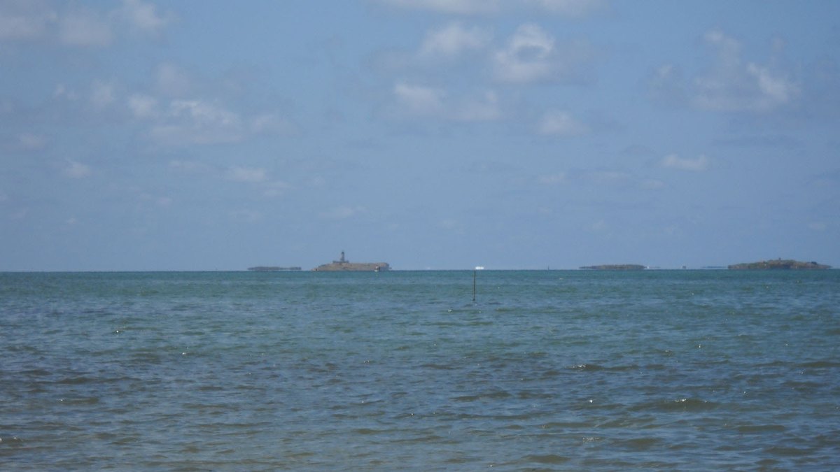 Ile aux Fouquets and Ilot Vacoas, the two islets off Mauritius where the spider lives