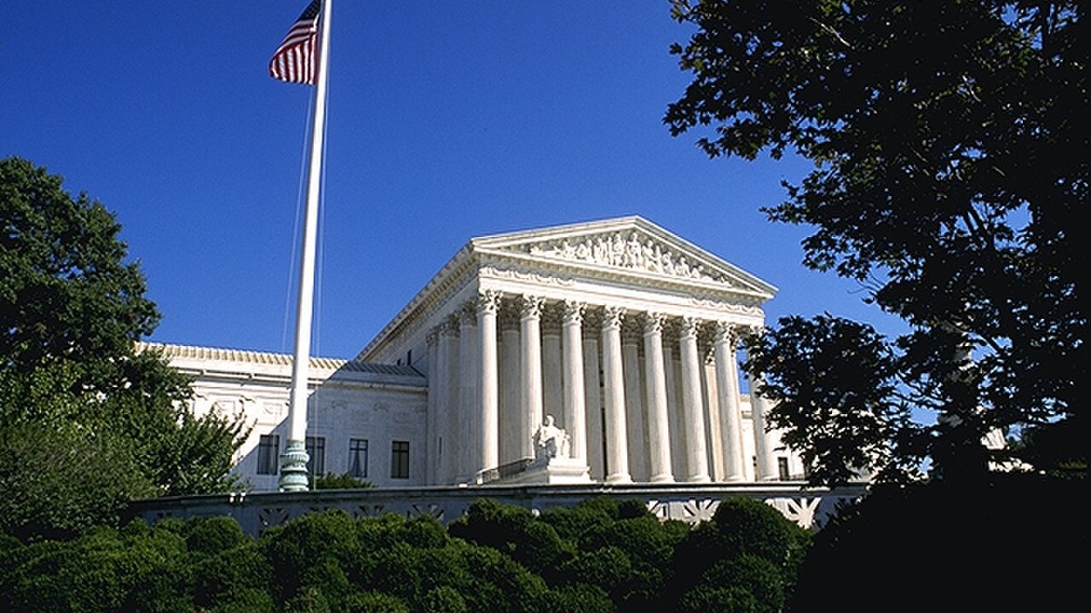 Front portico and columns of the U.S. Supreme Court building under a clear sky