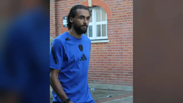 Dominic Calvert-Lewin in a blue training top arrives at Craven Cottage before a match in September 2025