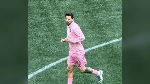 Lionel Messi in a pink Inter Miami kit jogs across the field during warmups before the 2025 Leagues Cup final