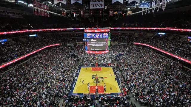 Fans fill every level of a Washington arena around the lit court during a 2017 NBA playoff game