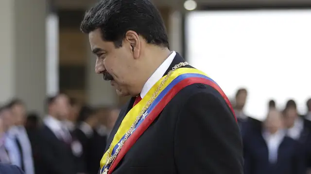 Nicolas Maduro wearing the Venezuelan presidential sash
