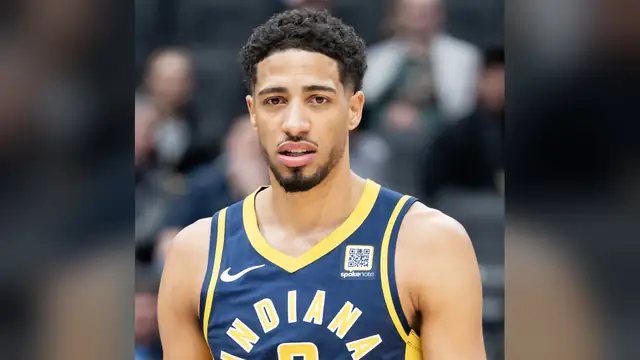 Tyrese Haliburton in a navy Indiana Pacers No. 0 jersey on the court in 2025