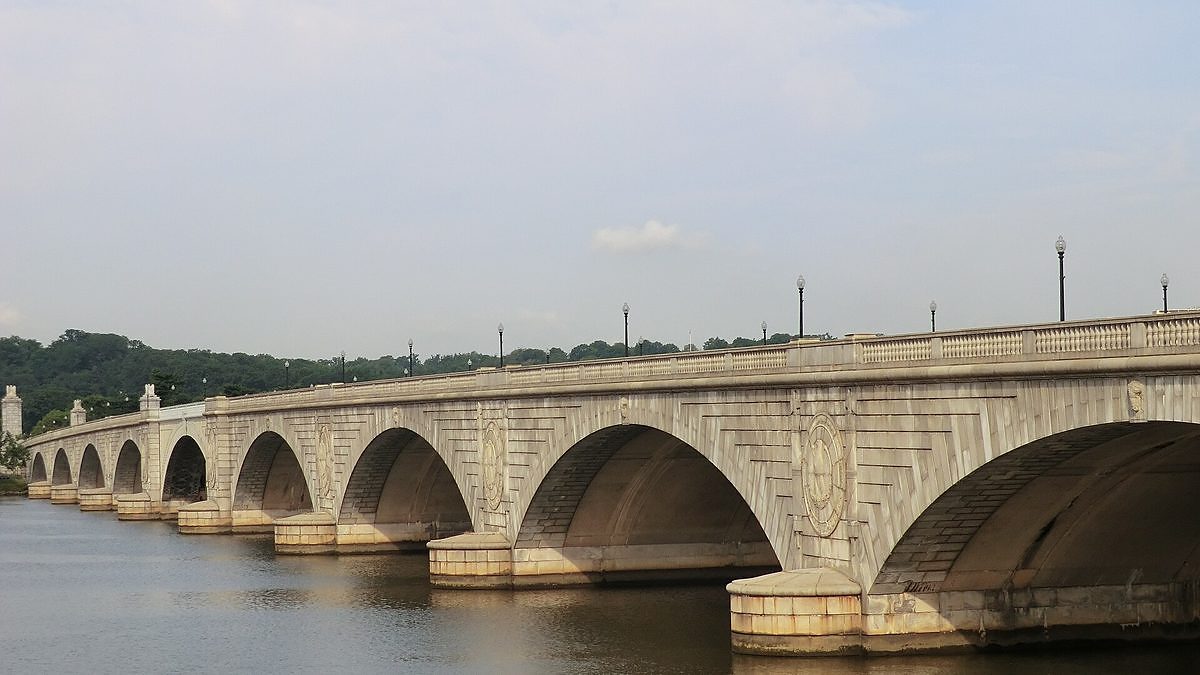 Arlington Memorial Bridge spanning the Potomac River toward Memorial Circle and Arlington