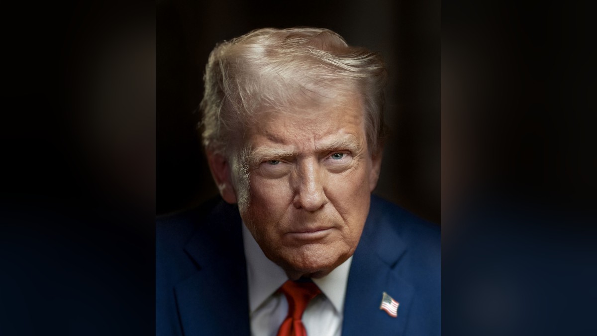 President Donald Trump in a navy suit and red tie in his official portrait